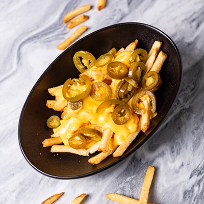 Pommes mit Chilli Cheese